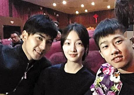 明星出轨被偷拍没拉窗帘_娱乐圈出轨的男人_娱乐圈忘记拉窗帘出轨事件