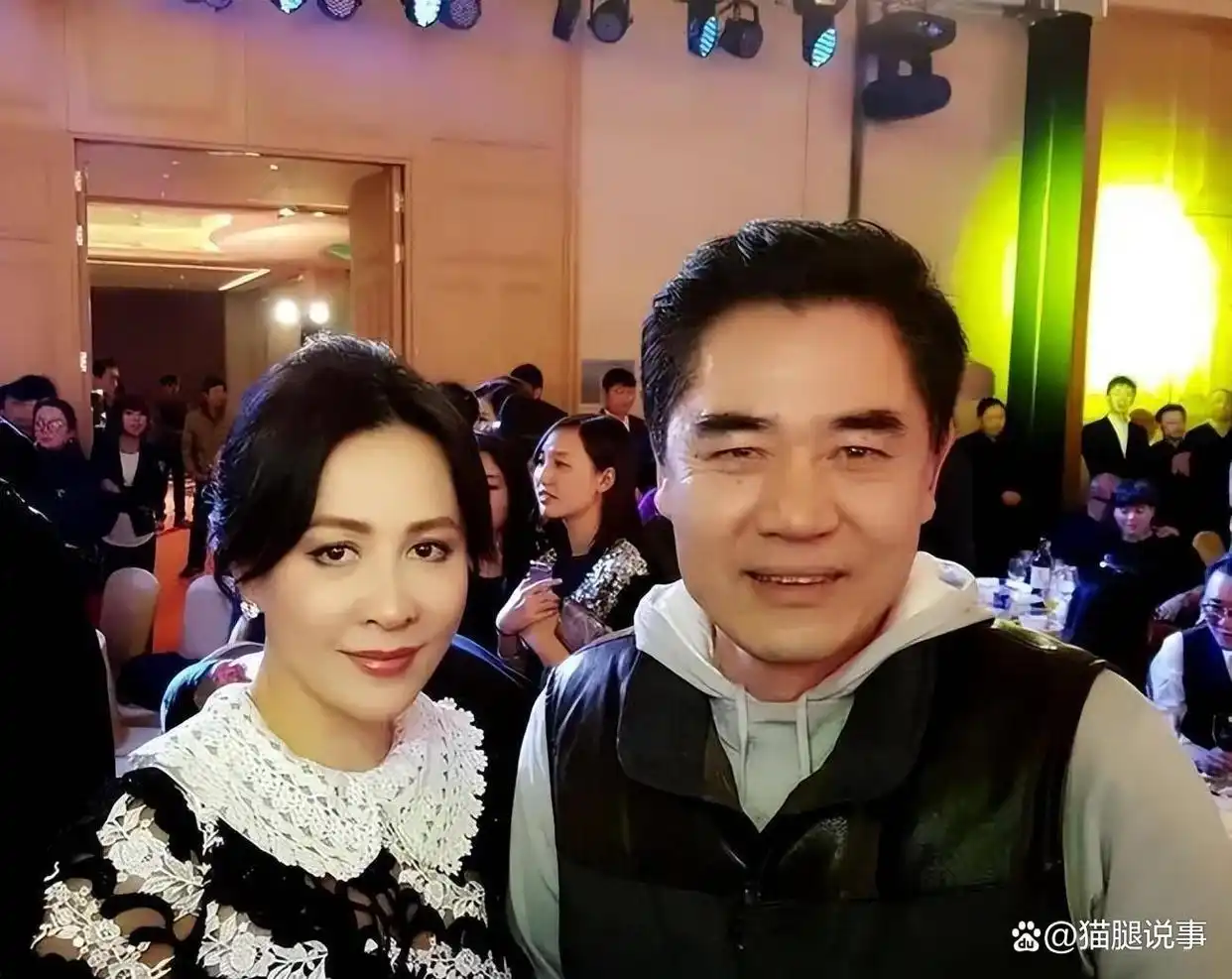 陈宝国赵奎娥爱情故事_娱乐圈夫妻有哪些照片_娱乐圈典范夫妻