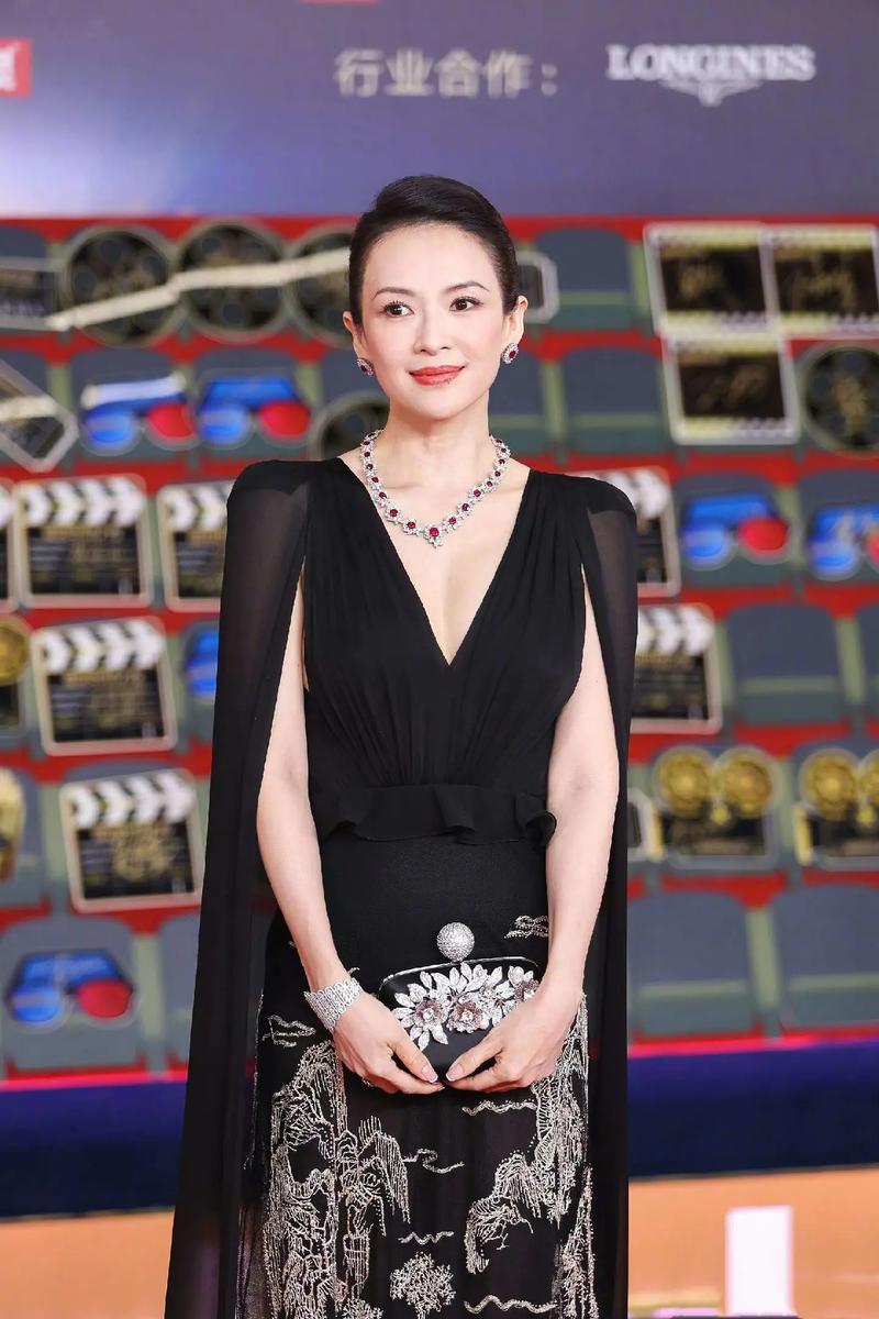 六边形的脸型女生好看吗_六边形脸型女明星_六边形脸的女明星