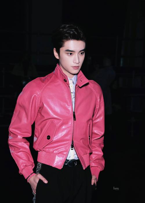 50岁陈坤同框24岁张康乐，这才是真正的娱乐圈帅哥激凹