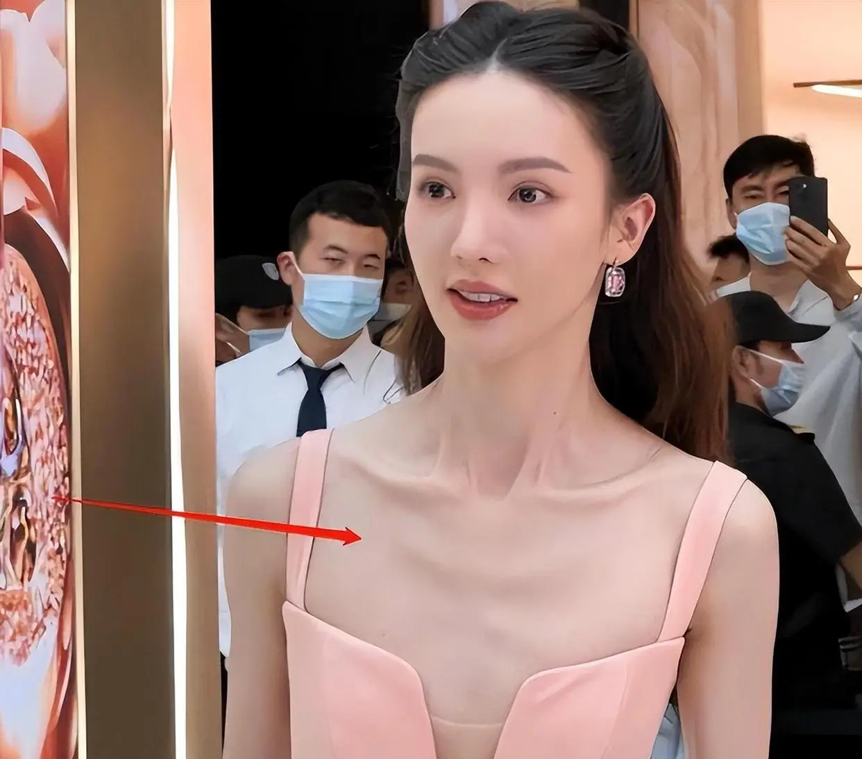 发量少的女明星有哪些_杨幂赵丽颖金晨假发片_女明星脱发严重