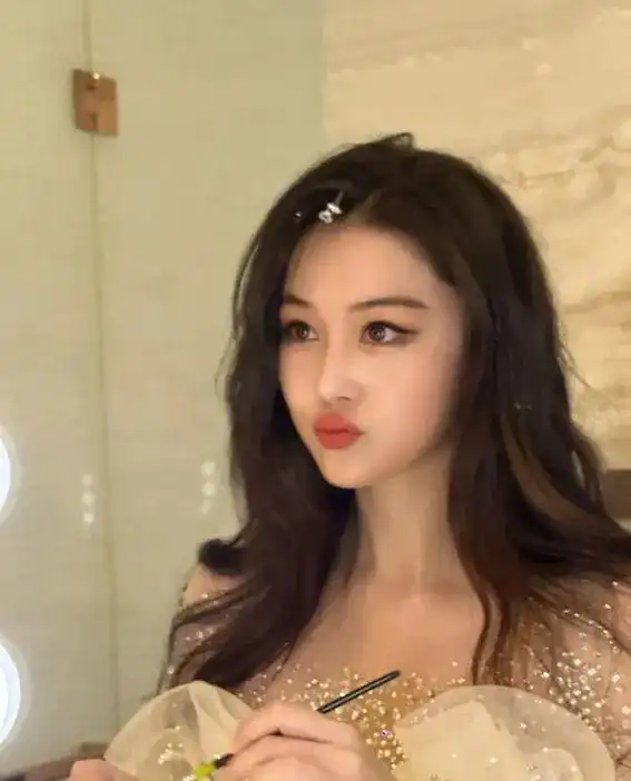 女明星的笑容_张馨予笑容故事_张馨予笑容背后的温暖