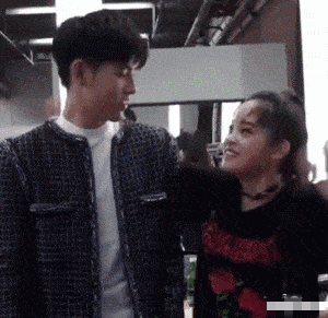 杨幂没分寸感行为_娱乐圈吻戏图片_娱乐圈没有分寸感明星