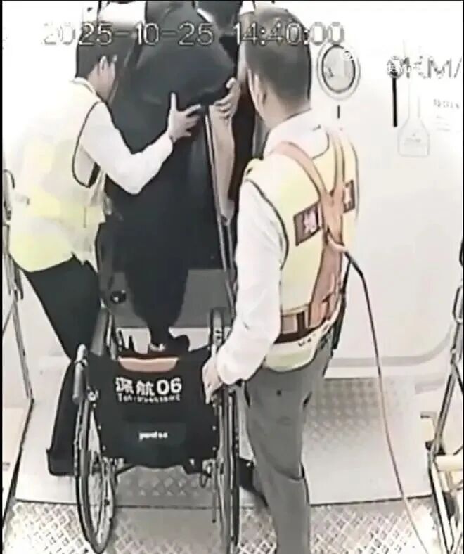 郑智化抨击娱乐圈_郑智化机场事件_残障人士出行难